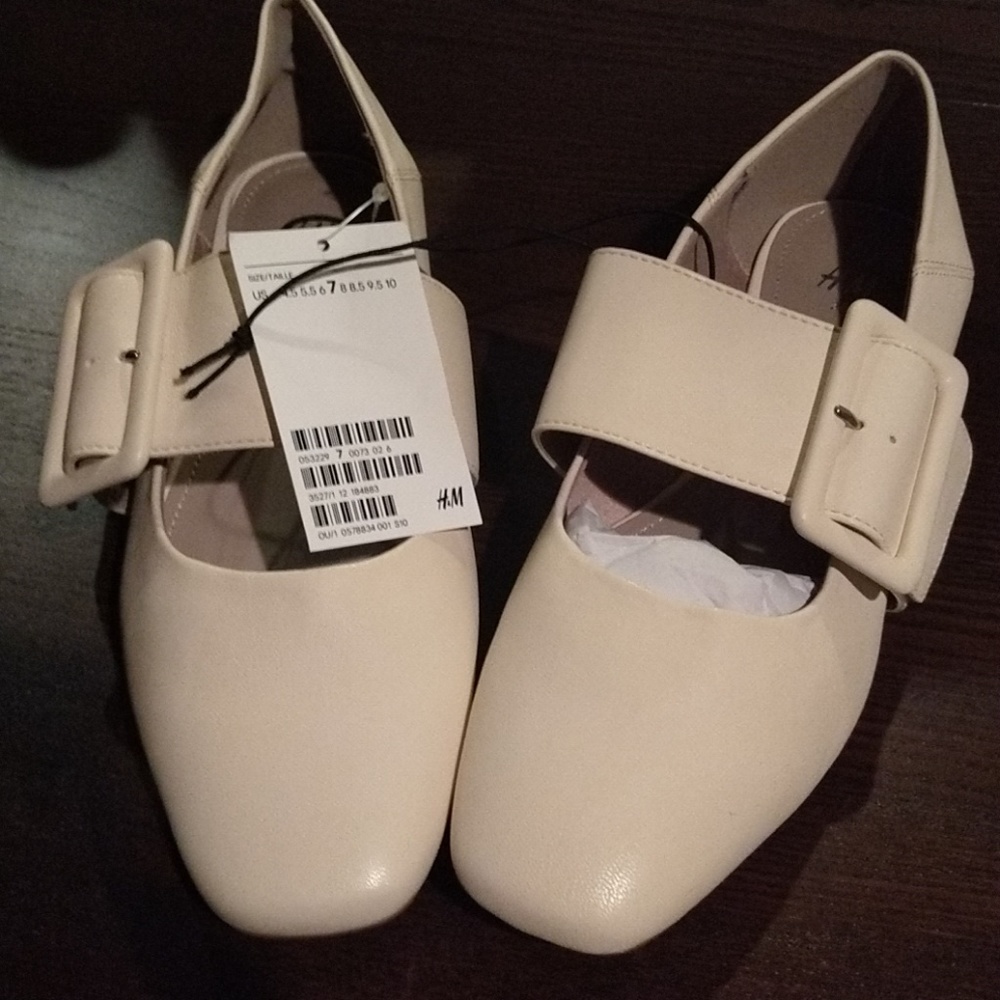 HM cream flats